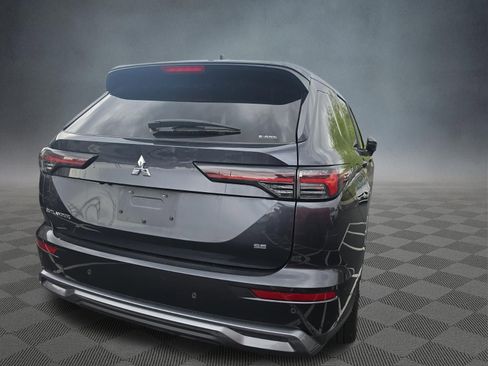 Used 2025 Mitsubishi Outlander AWD image 5