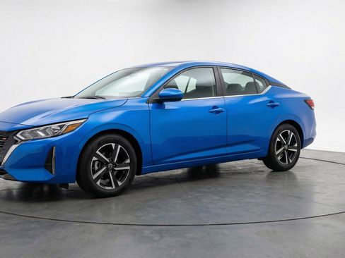 Used 2025 Nissan Sentra SV FWD image 3