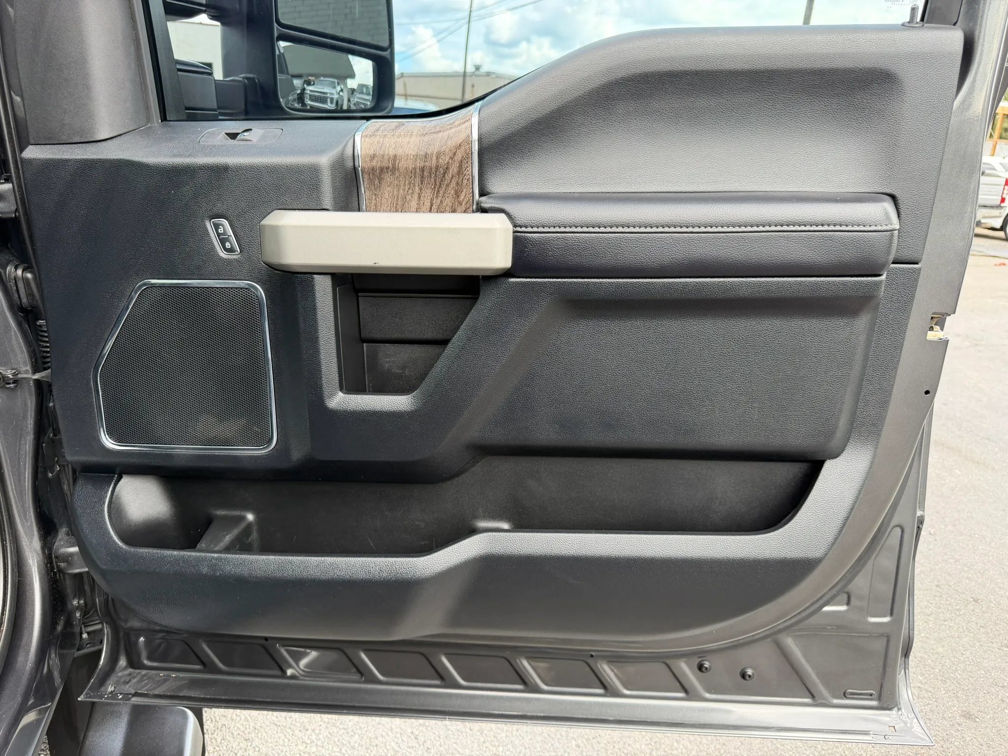 Used 2017 Ford F450 Lariat w/ Lariat Ultimate Package AWD/4WD image 32