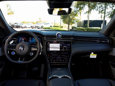 New 2025 Maserati Grecale GT image 30