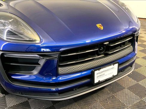 Certified 2024 Porsche Macan image 34