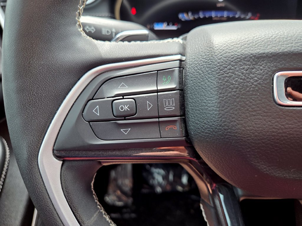 Used 2023 Jeep Grand Cherokee Altitude AWD/4WD image 28