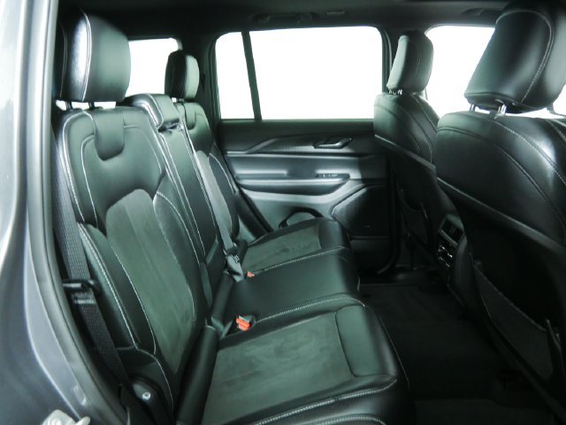 Used 2023 Jeep Grand Cherokee Altitude AWD/4WD image 15