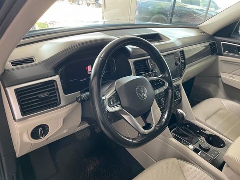 Used 2021 Volkswagen Atlas SEL Premium image 16
