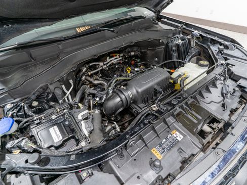 Used 2022 Ford Explorer XLT w/ Equipment Group 202A image 35