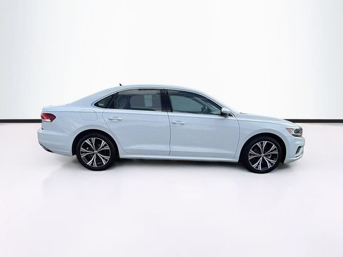 Used 2021 Volkswagen Passat 2.0T SE FWD image 4