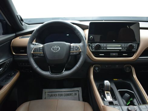 Used 2024 Toyota Grand Highlander AWD Hybrid image 19