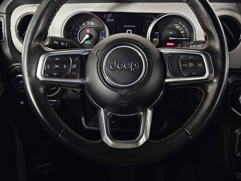 Used 2022 Jeep Wrangler Unlimited Sahara image 18