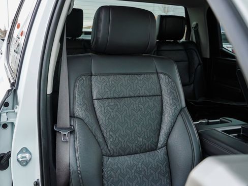 Used 2024 Toyota Tundra Limited image 24