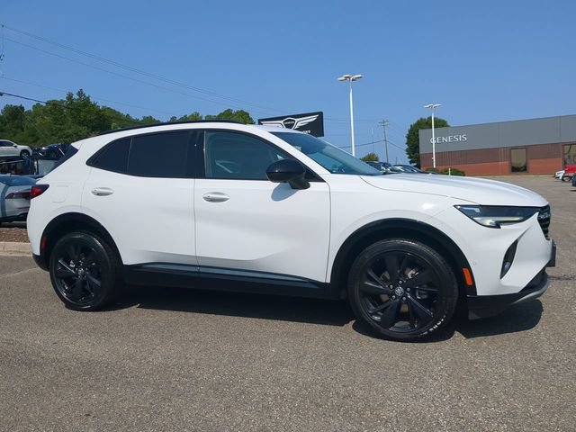 Used 2022 Buick Envision Essence w/ Technology Package II FWD image 2
