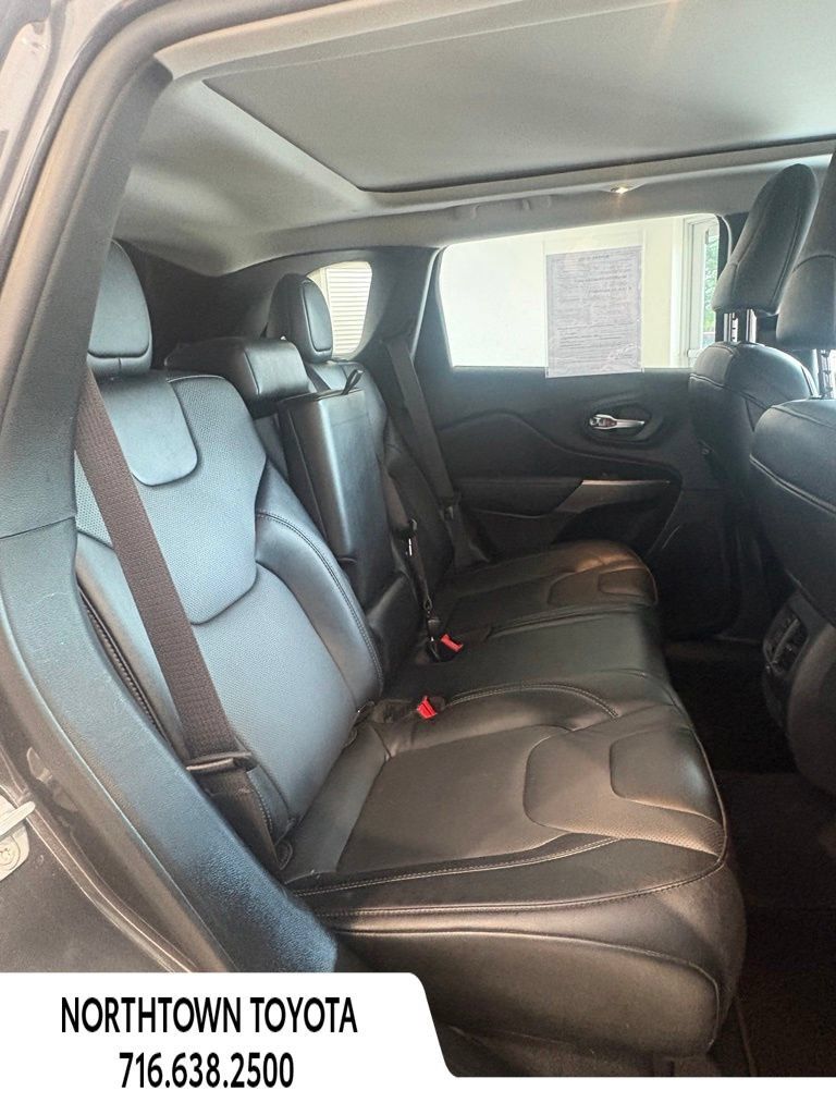 Used 2022 Jeep Cherokee Limited AWD/4WD image 14