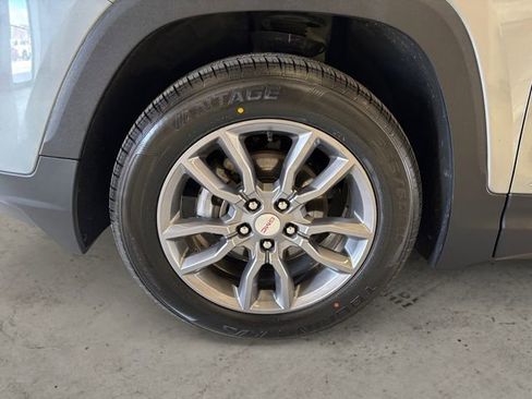 Used 2024 GMC Terrain SLT AWD/4WD image 15