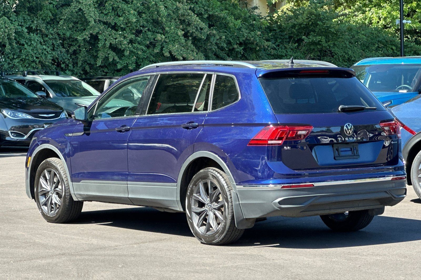 Used 2023 Volkswagen Tiguan SE AWD/4WD image 6