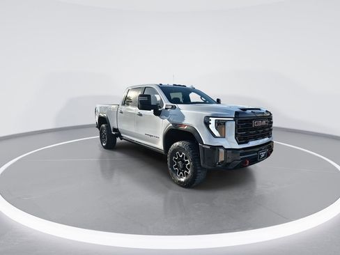 Used 2024 GMC Sierra 2500 AT4X image 2