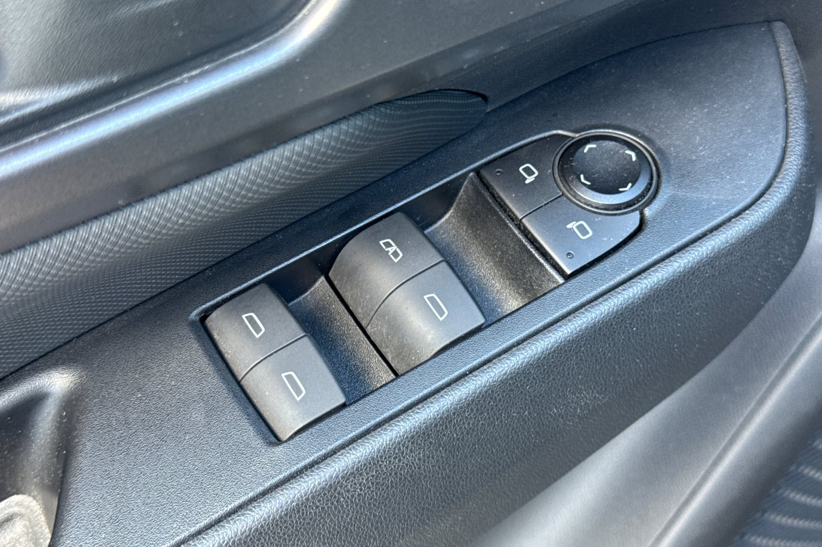 Used 2024 Chevrolet Equinox EV RS FWD image 13
