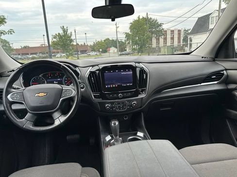 Used 2020 Chevrolet Traverse LT FWD image 3