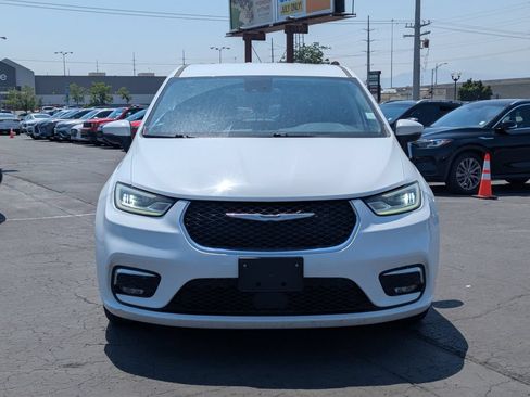 Used 2023 Chrysler Pacifica Touring-L FWD image 10