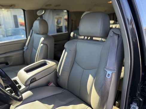 Used 2004 GMC Yukon XL SLT w/ Preferred Equipment Group image 12