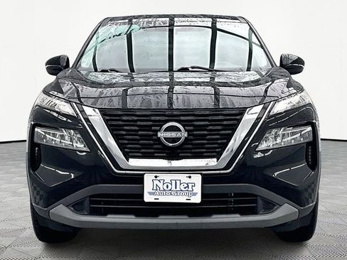 Used 2023 Nissan Rogue SV image 3