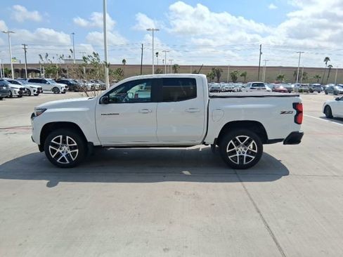Used 2024 Chevrolet Colorado Z71 w/ Z71 Convenience Package 2 AWD/4WD image 3