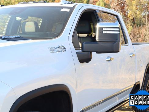 Used 2025 Chevrolet Silverado 2500 High Country w/ High Country Premium Package image 12