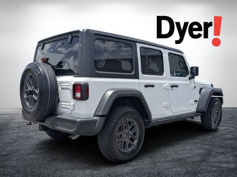 Used 2025 Jeep Wrangler Unlimited Sport AWD/4WD image 4