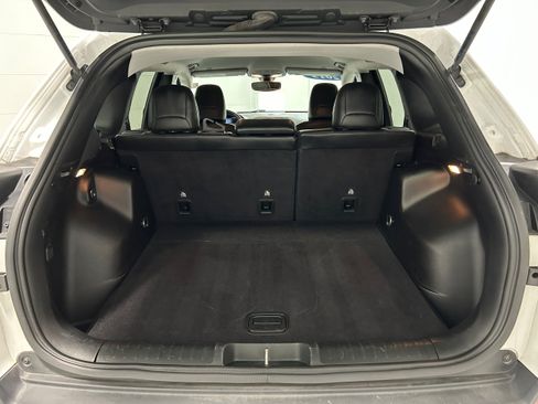 Used 2019 Jeep Cherokee Trailhawk w/ Cold Weather Group AWD/4WD image 32