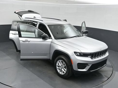 New 2026 Jeep Grand Cherokee Laredo w/ Trailer Tow Package AWD/4WD image 51