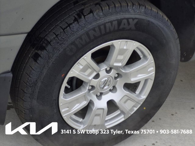 Used 2017 Nissan Titan SV RWD image 5