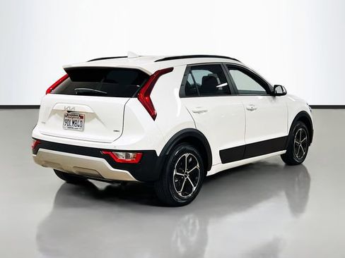 Certified 2023 Kia Niro EX FWD image 7
