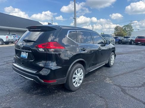 Used 2017 Nissan Rogue S AWD/4WD image 5