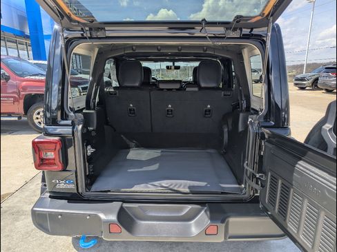 Used 2022 Jeep Wrangler Unlimited Sahara image 25