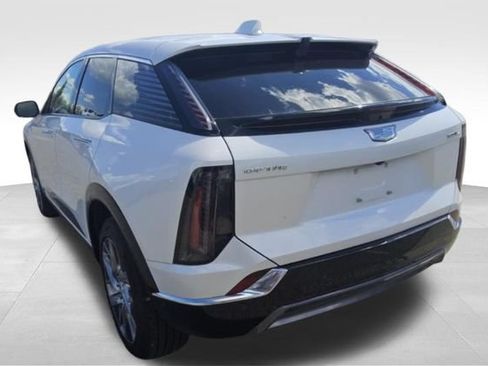 Used 2025 Cadillac Optiq Luxury 2 w/ LPO, Floor Liner Package AWD/4WD image 4