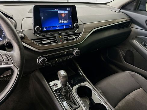 Used 2024 Nissan Altima 2.5 SV FWD image 25