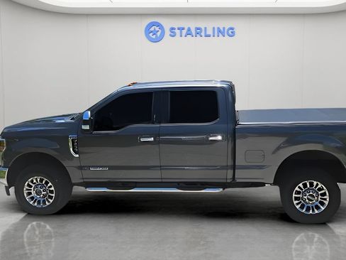 Used 2018 Ford F250 XLT w/ XLT Premium Package AWD/4WD image 2
