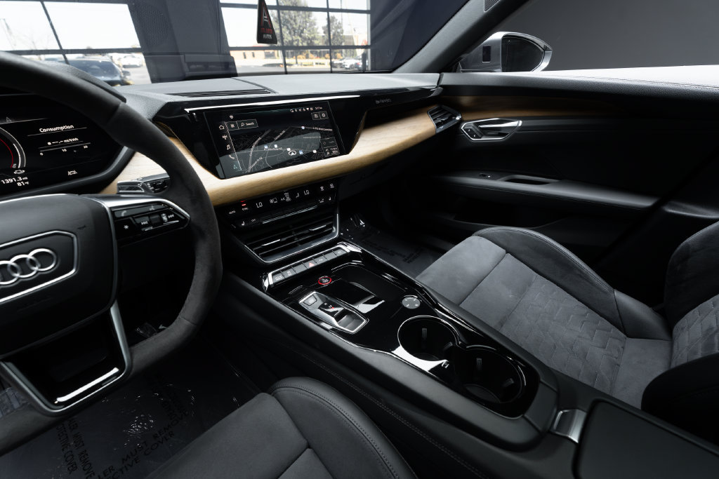Used 2022 Audi e-tron GT Premium Plus AWD/4WD image 32