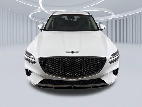 Certified 2025 Genesis GV70 2.5T AWD/4WD image 9