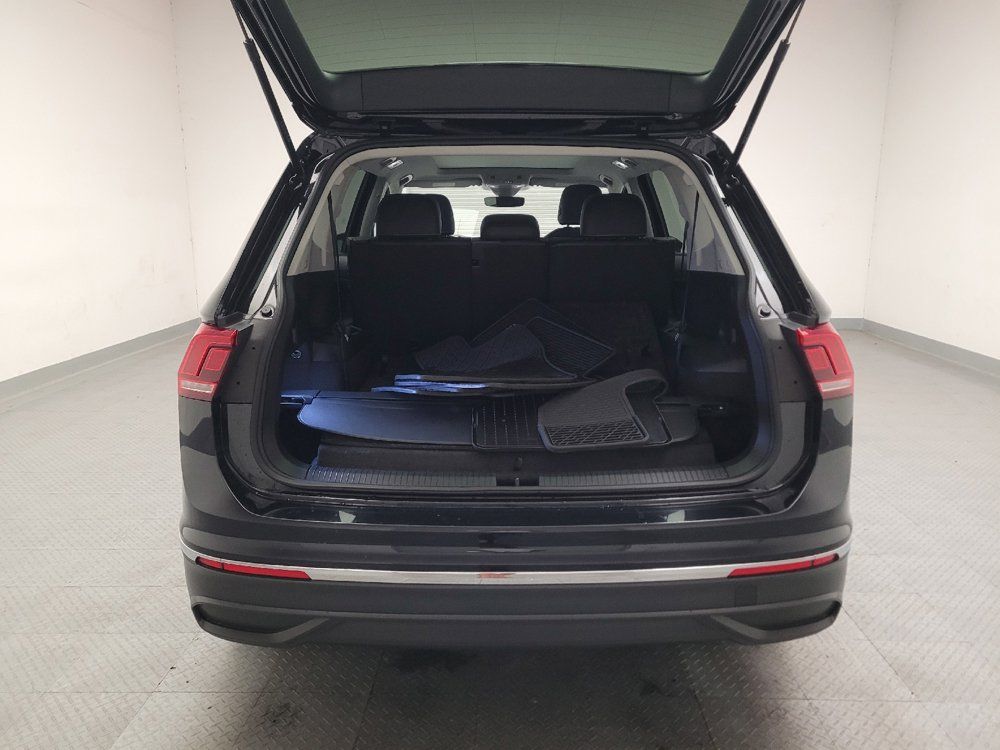 Used 2023 Volkswagen Tiguan SE w/ Panoramic Sunroof Package FWD image 29