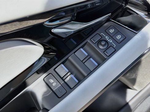New 2026 Land Rover Range Rover Evoque Hoxton AWD/4WD image 22
