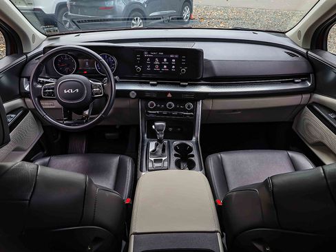 Certified 2023 Kia Carnival LX image 21
