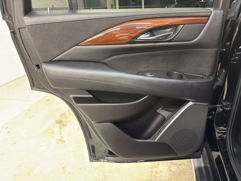 Used 2019 Cadillac Escalade Luxury image 28