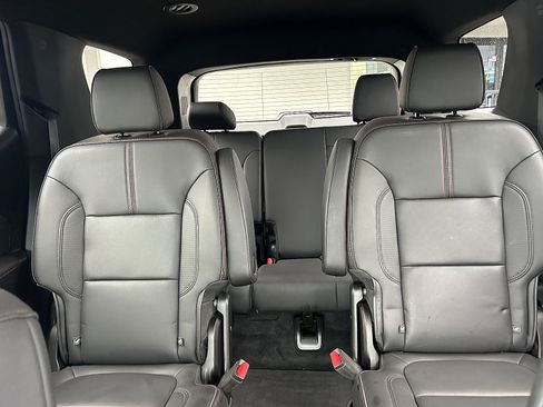 Used 2023 Chevrolet Traverse RS FWD image 12