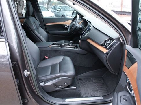 Used 2023 Volvo XC90 B6 Plus image 27