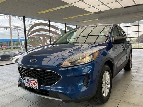 Used 2022 Ford Escape SE w/ Cold Weather Package AWD/4WD image 3