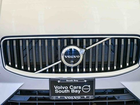 Certified 2023 Volvo XC60 B5 Plus w/ Climate Package AWD/4WD image 8