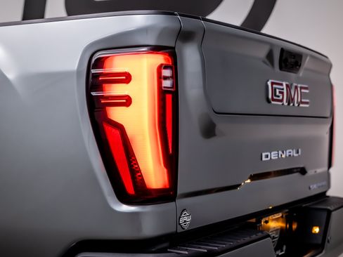 Used 2024 GMC Sierra 2500 Denali w/ Technology Package AWD/4WD image 13