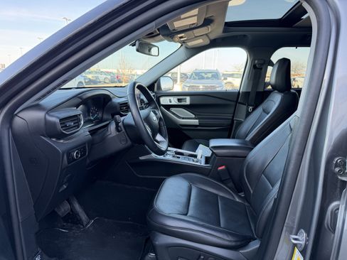Used 2023 Ford Explorer Limited w/ Limited Technology Package image 7