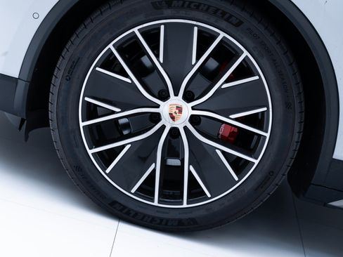 New 2025 Porsche Macan 4S Electric image 12