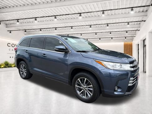 Used 2018 Toyota Highlander XLE FWD image 1