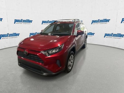 Used 2019 Toyota RAV4 LE w/ Carpet Mat Package FWD image 4